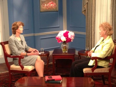 During the visit she had the opportunity to film for TV the Alaska Report with Senator Lisa Murkoski with of  course peony bouquets.